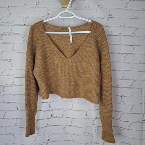 Aritzia The group of Babaton Tessin Oversized cropped knit sweater - Picture 4 of 8